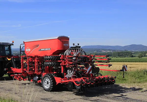SEMĂNĂTOARE ESPRO 4000 RC TRANSPORT SEMĂNĂTOARE ESPRO 4000 RC TRANSPORT