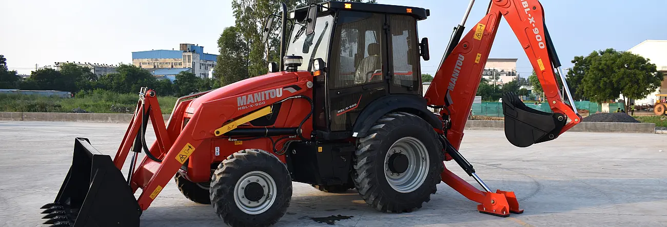 Buldoexcavator MBL-X 900