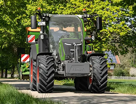 alt_Tractor Seria 300 Vario Gen 5