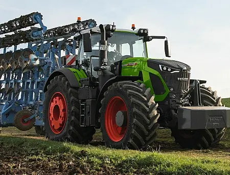 alt_Tractor Seria 900 Vario Gen 7