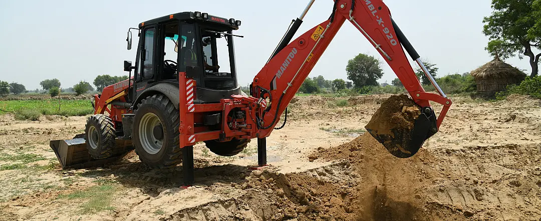 Buldoexcavator MBL-X 920