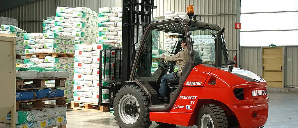 Stivuitoare cu Catarg Manitou